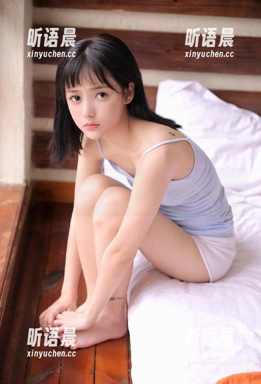 微密圈 - 洁己u女仆题材的写真展：重拾生活中的细腻美感图集.txt