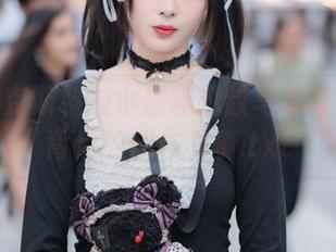 探索海克斯科技小蛋糕豹纹写真集：原图背后的创作故事.txt