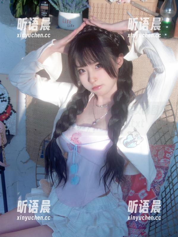 镜头下的清水由乃：沉醉于JK兔女郎图集与写真，体验青春的活力.txt