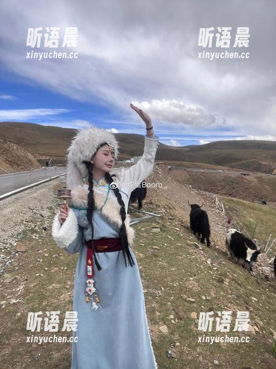 炸蛋Boom 炸蛋Boom在线呈现:不良少女的写真作品,挑战传统审美的独特风格.txt