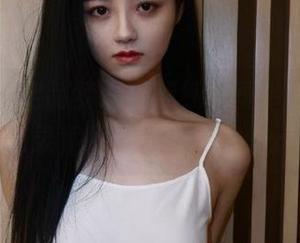 爱蜜社 – 定制梦心月清纯写真，细腻图片记录她的温柔与恬静.txt