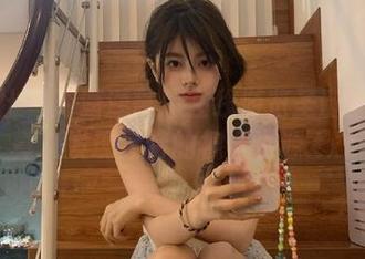 爱蜜社 – 游潇潇带你在线游览圣诞主题写真，发现独特的视觉资源.txt