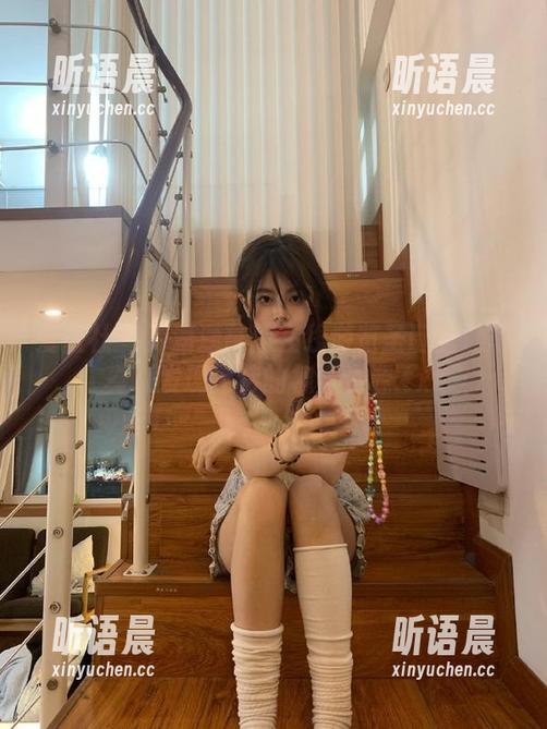 爱蜜社 - 游潇潇带你在线游览圣诞主题写真，发现独特的视觉资源.txt