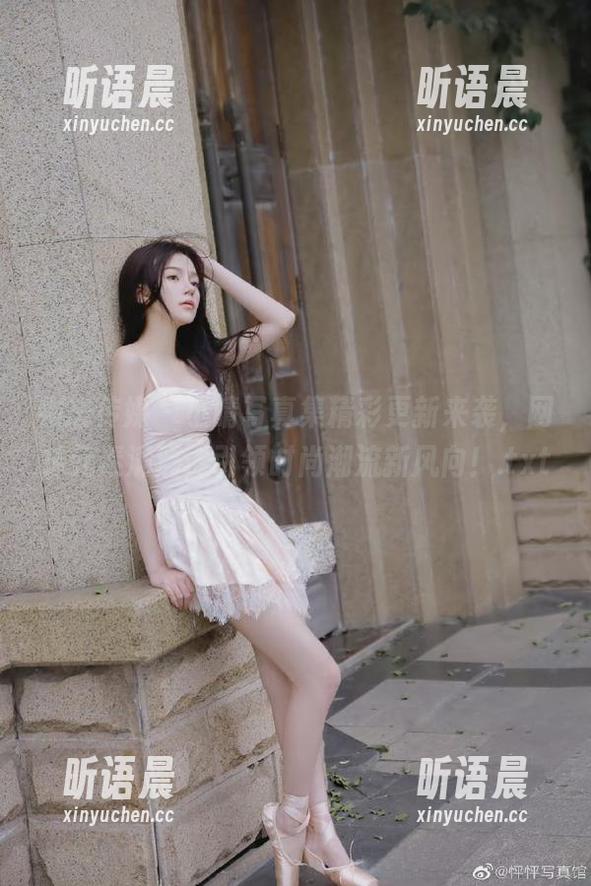 物恋传媒 - 小晴写真集精彩更新来袭，网袜元素满满，引领时尚潮流新风向！.txt