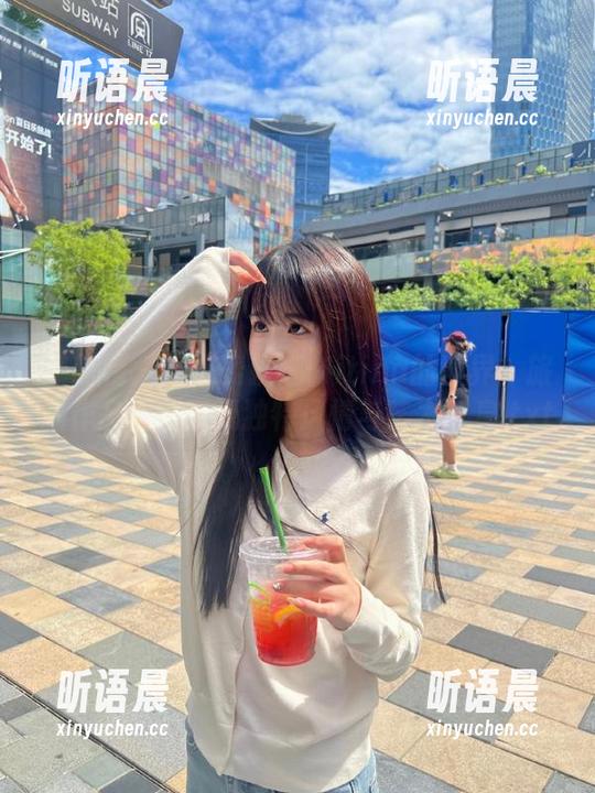 猫萌榜 - 走进麦提娜Mitina的世界：旅拍作品在线展现独特风情与艺术气息.txt