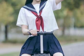 瑞丝馆 – 深紫Julie学妹经典瞬间写真美图合集：从不同角度感受她的魅力.txt
