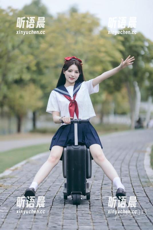 瑞丝馆 - 深紫Julie学妹经典瞬间写真美图合集：从不同角度感受她的魅力.txt