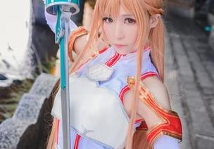 红裙写真魅力尽显，白神泱分享她的时尚摄影心得.txt