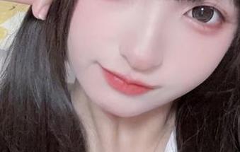 解锁神楽坂真冬的夏日戏水写真图册，感受清凉与快乐交融.txt