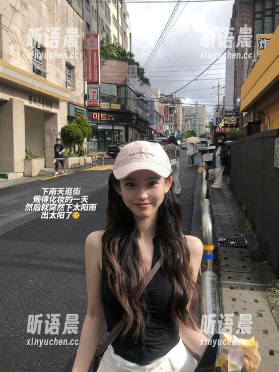 秀人网 - 精选Cheryl青树内衣图册：感受她的温柔与力量的对比美.txt