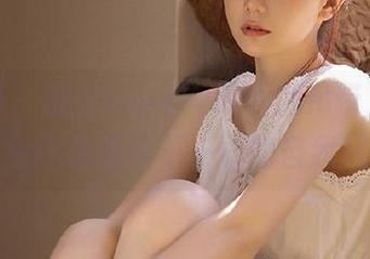 秀人网 – 感受Lovely璐璐的吊带魅力，专属图包作品展示不一样的自我风格.txt