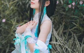 秀人网 – 免费查看e宝小野猫少女图册，感受柔美与俏皮的完美结合.txt
