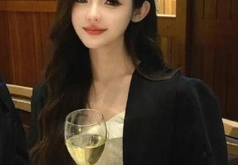 秀人网 – lucky咏丹独特视角下的浴缸写真，精选原图尽显灵动之美.txt