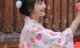 秀人网 – 来自余心曼的柔美作品，捕捉美腿魅力的每个细节，尽在美图中绽放.txt