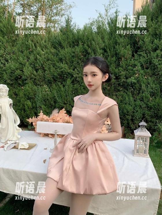 秀人网-千夜未来 秀人网 - 千夜未来清纯写真美图合集:优雅与纯洁的完美交汇.txt