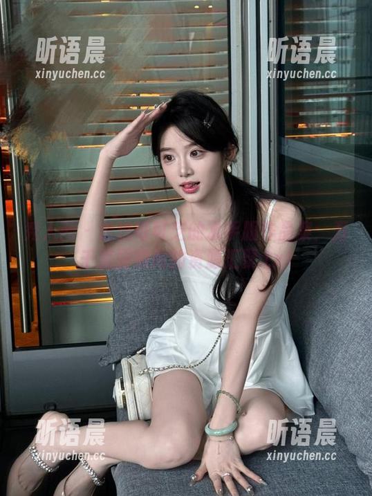秀人网 - 走进可可芝的水手服作品集：万千美丽瞬间的资源汇聚.txt