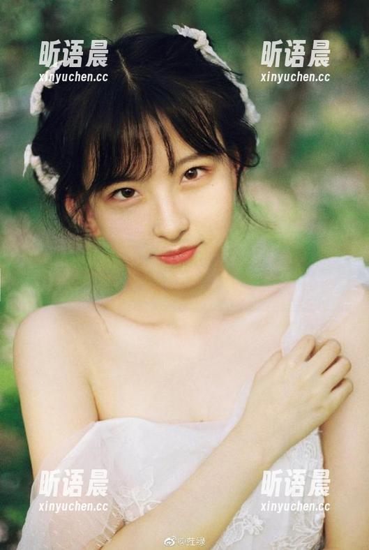秀人网 - 奇妙夏日，无圣光唐安诺比基尼写真合集，捕捉恰到好处的诱惑.txt