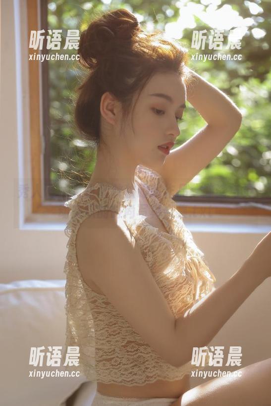 秀人网 - 夏小秋秋秋眼镜作品：静谧与灵动交织的时尚写真合集.txt