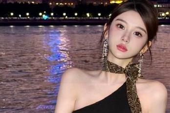 秀人网 – 一同进入夏诗雯Sally的白衬衫世界，分享她无限的写真创意与灵感.txt