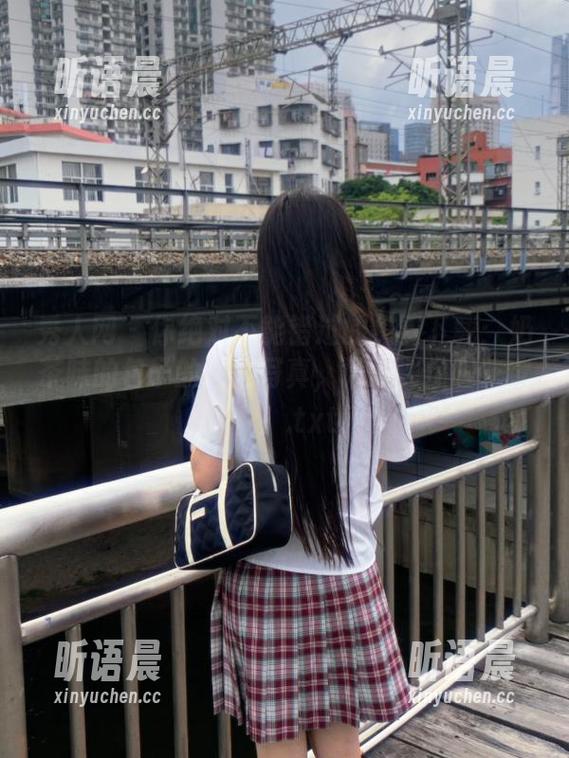 秀人网 - 你绝对不能错过的免费下载：奶茶味的包子的油亮写真，闪光到你眼花缭乱！.txt