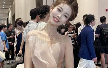 秀人网 – 徐微微mia泳池写真合集，快来免费下载让你的壁纸焕然一新！.txt