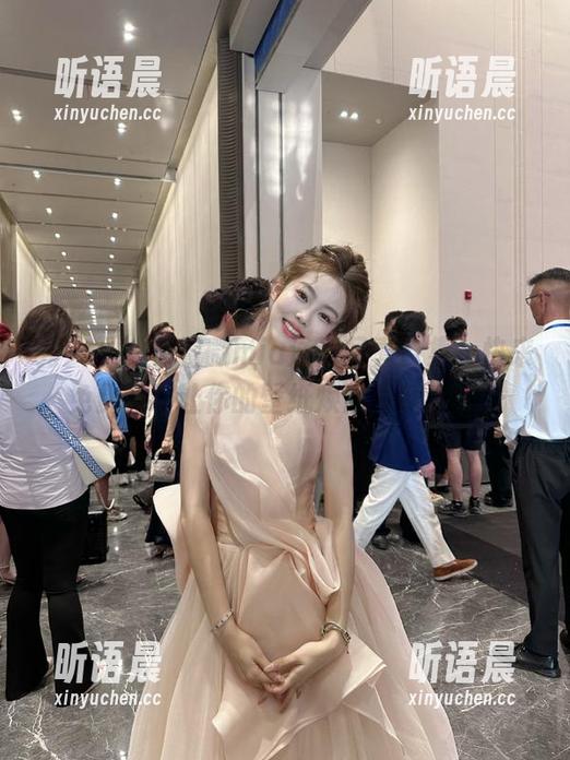 秀人网 - 徐微微mia泳池写真合集，快来免费下载让你的壁纸焕然一新！.txt