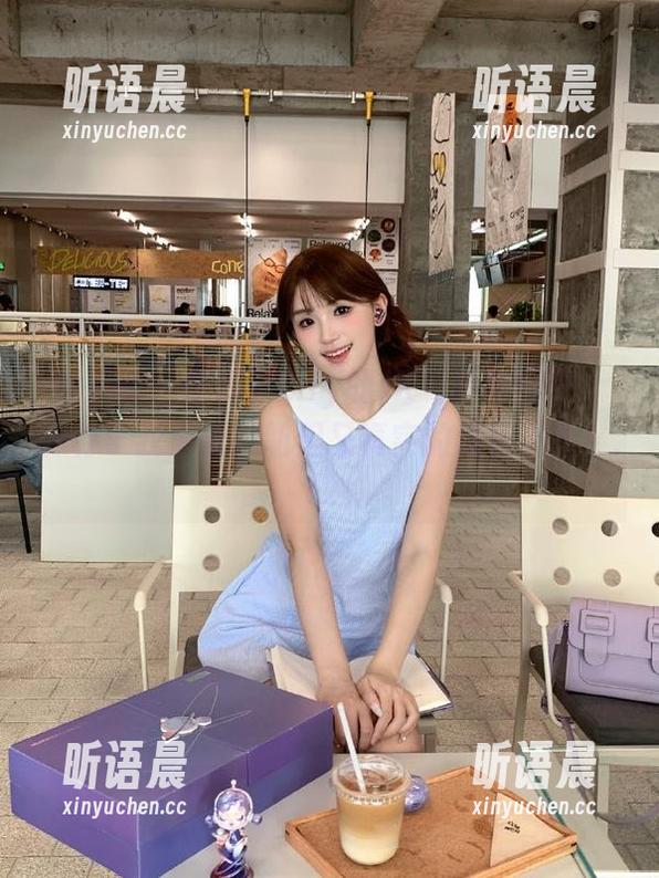 秀人网 - 在月夕Lily的JK写真套图中，保存了我那些尴尬但又真实的成长瞬间！.txt