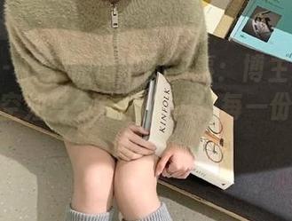 秀人网 – 探索原图中的故事：博主木木hanna的空姐写真作品，传递每一份微妙情感.txt