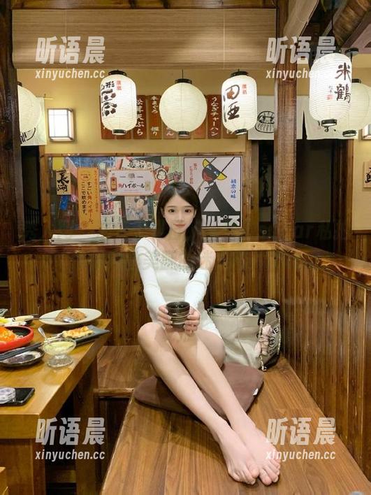 秀人网 - 漫步于夏日，杨晨晨sugar私拍吊裙肉丝美腿的迷人图片.txt