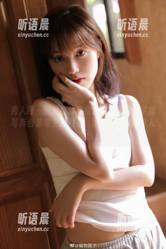 秀人网 - 媚惑与优雅结合：模特悦悦学姐写真合集与主题图集，细腻展现她的迷人气质.txt