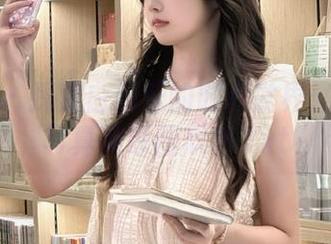 秀人网 – 探索白乐乐的时尚世界：连衣裙写真集原图欣赏.txt