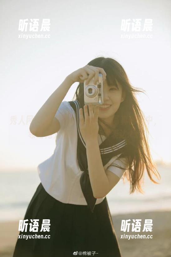 秀人网 - 在筱慧icon的温柔写真图册中，领略她充满情感的艺术表达.txt