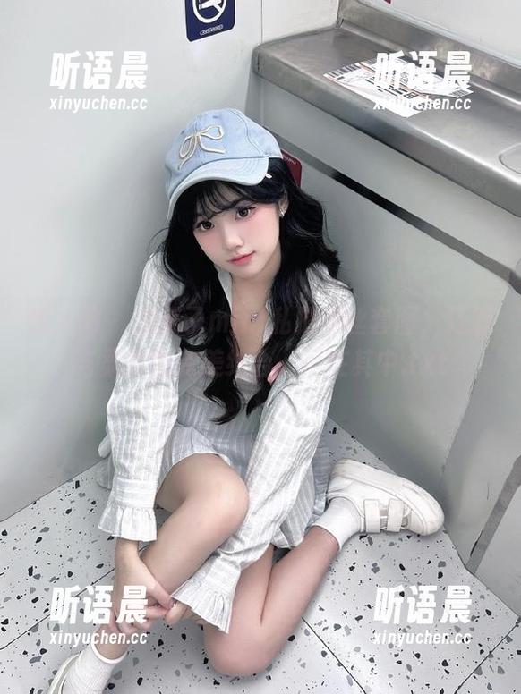 秀人网-糯美子mini 秀人网 - 糯美子mini私拍肉丝套图,狂野与柔情的完美结合,尽在其中.txt