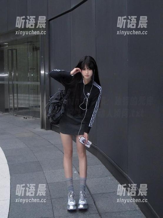 秀人网 - 糯美子nini写真集：独特的死库水主题图片，记录每个动人瞬间.txt