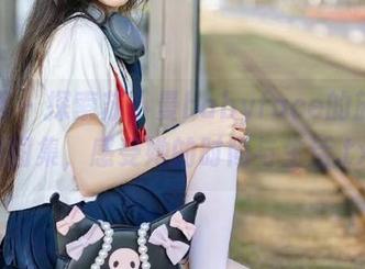 秀人网 – 探索苏小曼babyface的旅拍私房图集，感受她的时尚与生活.txt