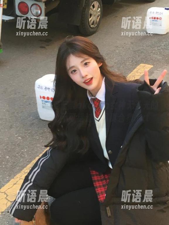 秀人网 - 感受蓝夏akasha女神无圣光的魅力：一个不可错过的写真合集.txt