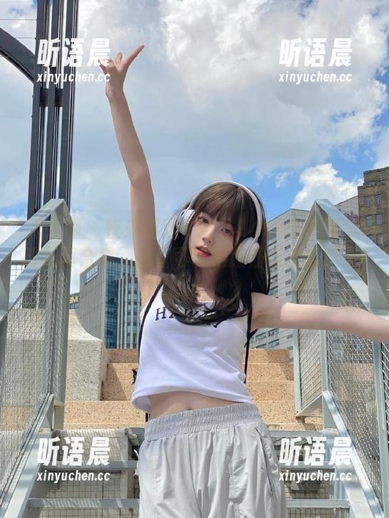 秀人网 - 快来围观！雨儿1494学姐带来的写真合集，简直可以治愈任何心情！.txt