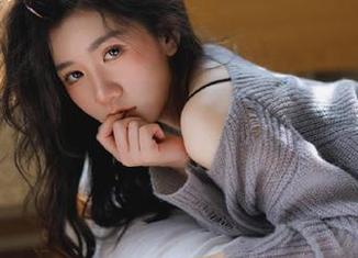 秀人网 – 职场女神顾乔楠，黑短裙白衬衫秘书套图带你领略时尚风采.txt