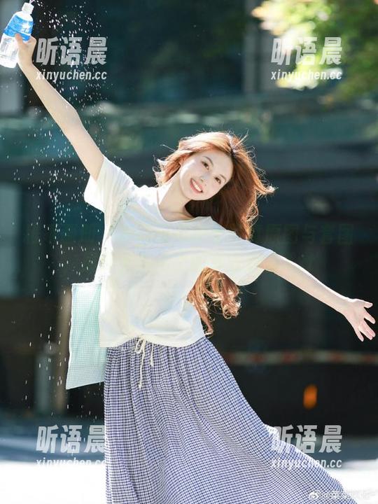 稚乖画册 - 赤西夜夜护士写真原图与套图，展现无与伦比的专业魅力.txt