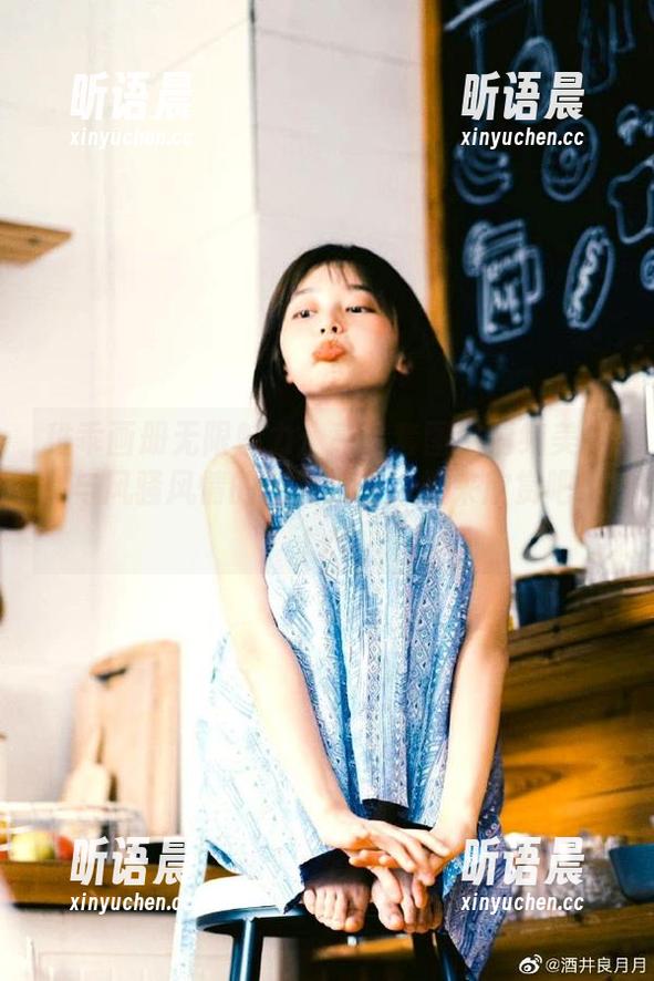 稚乖画册无限魅力：高清套图中清纯美少女与风骚风情的完美结合，快来欣赏吧！.txt