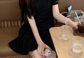 紧急企划 – 校服的另一种表达：一只喵喵梓高清作品集，展现青涩与活力的完美结合！.txt