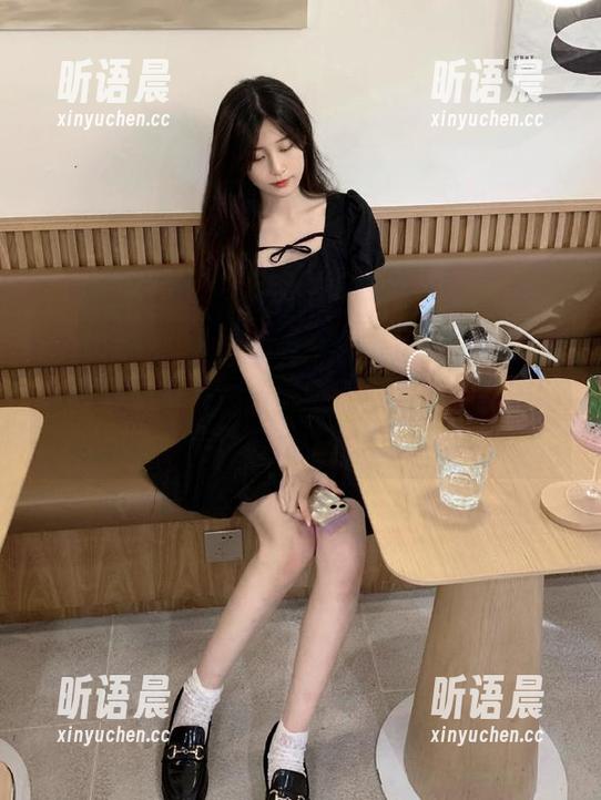 紧急企划 - 校服的另一种表达：一只喵喵梓高清作品集，展现青涩与活力的完美结合！.txt