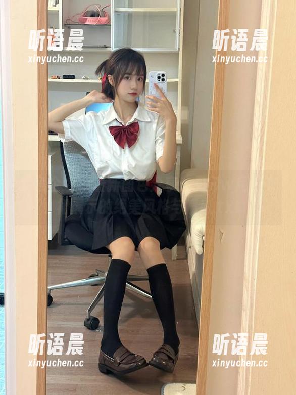 紧急企划-见希w 紧急企划 - 最新图包分享:见希w用连衣裙展示的绝美风格与质感.txt