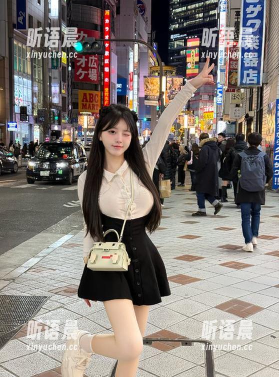 绮梦摄影-章章 绮梦摄影 - 独一无二的章章长腿,精彩套图下载等你来解锁!.txt