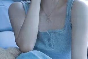 网红馆 – 王婉悠Queen私房摄影：透过原图领略她的日常与独特风格.txt