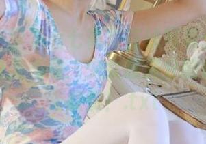 美媛馆 – 李李七七喜喜在线写真：牛仔裤衬托出甜美气息，少女感满分的作品等你来欣赏！.txt