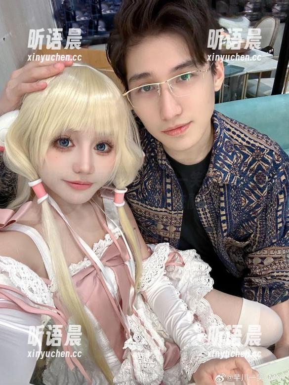 芊川一笑MNK 高清旗袍写真原图:芊川一笑MNK展现传统美与时尚感的交融.txt