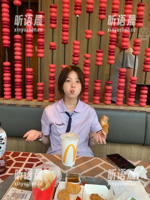 花漾show - 张思允Nice私房图集：从死库水中绽放出的青春气息与浪漫瞬间！.txt