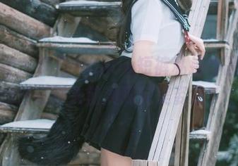 蜜桃社 – 梦乃Mandy短裤私拍作品解析：如何在镜头前展现完美姿态？.txt
