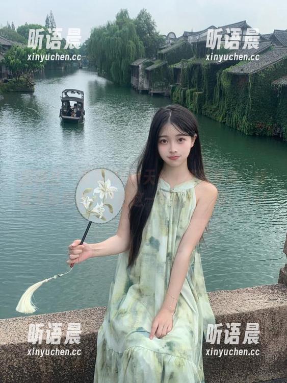 蜜桃社 - 米琪MIKI天台高清写真集：捕捉美好时光，尽在这一瞬间的灵动！.txt